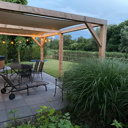 Villa Riverside Met Hottub, Eigen Aanlegsteiger, Zwemtrap, Trampoline En Kano'S Zeewolde Dış mekan fotoğraf