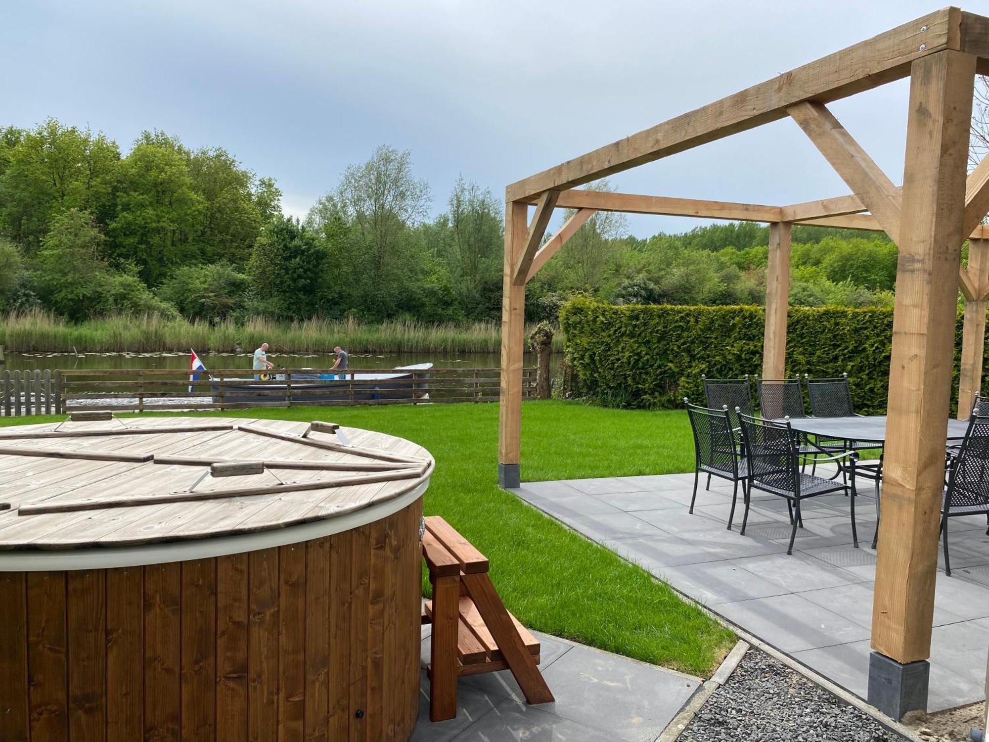 Villa Riverside Met Hottub, Eigen Aanlegsteiger, Zwemtrap, Trampoline En Kano'S Zeewolde Dış mekan fotoğraf
