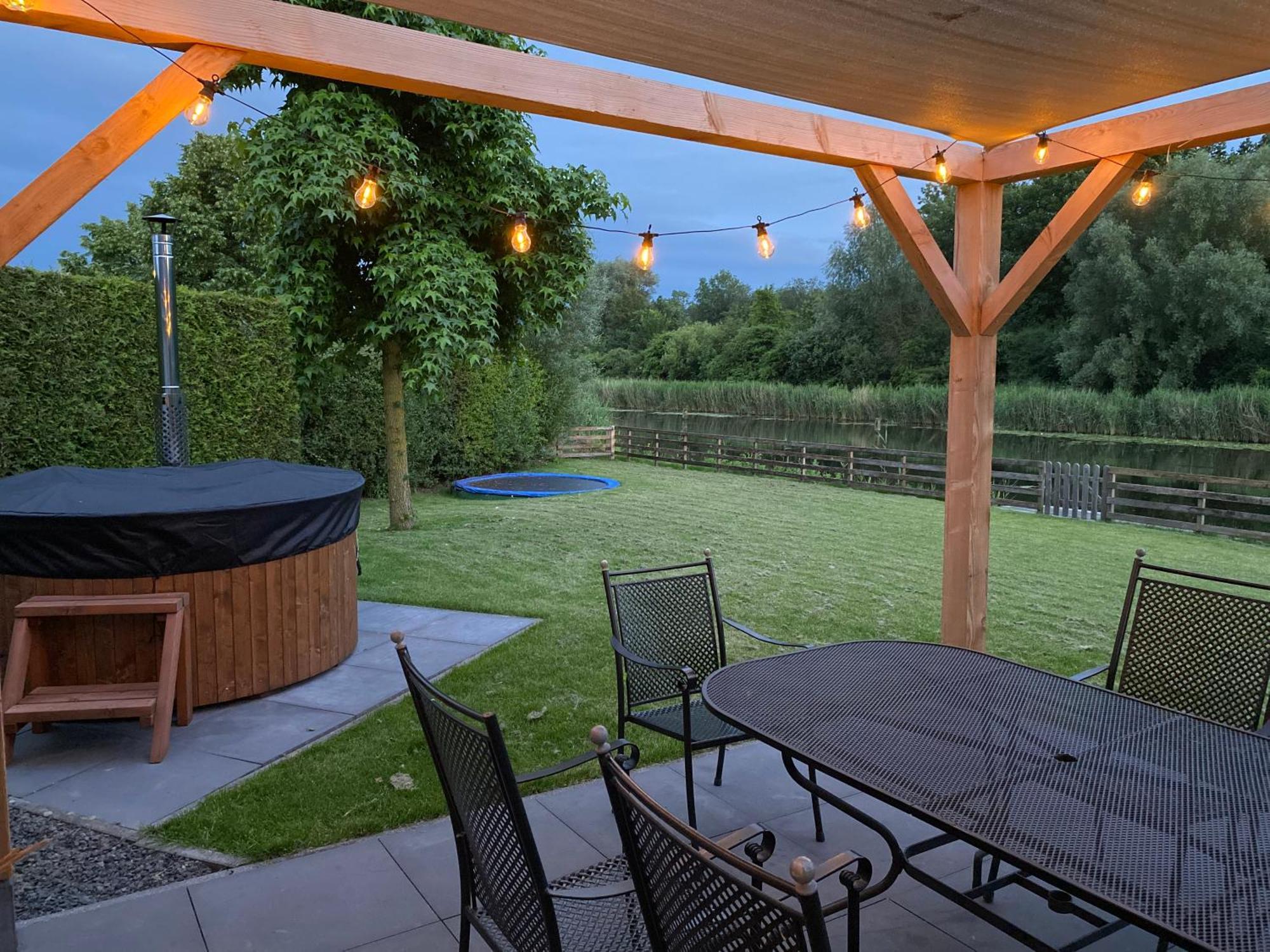 Villa Riverside Met Hottub, Eigen Aanlegsteiger, Zwemtrap, Trampoline En Kano'S Zeewolde Dış mekan fotoğraf